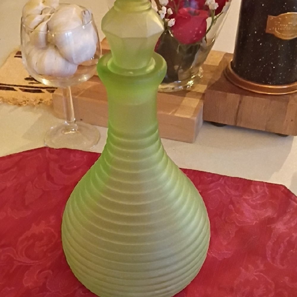 Uranium Glass Decanter 1940's Frigidaire Decanter - Picture 2 of 4